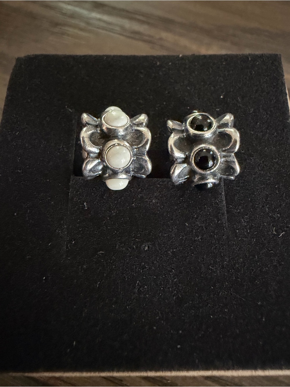 2 Pandora Silver white/Black Charms
